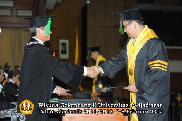 wisuda-fakultas-kedokteran-oleh-dekan-036-copy