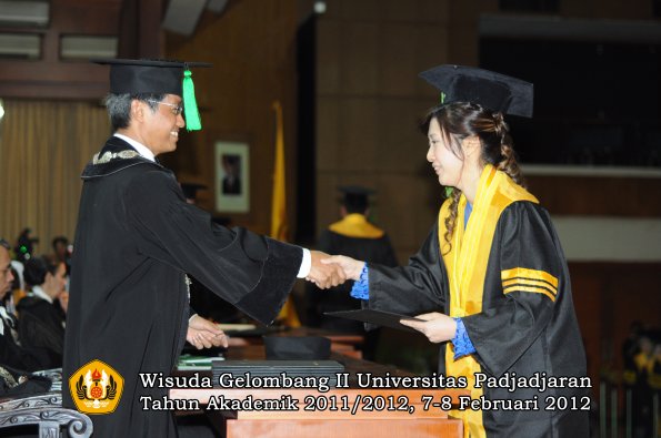 wisuda-fakultas-kedokteran-oleh-dekan-037-copy