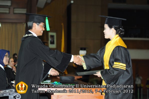 wisuda-fakultas-kedokteran-oleh-dekan-047-copy