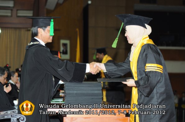 wisuda-fakultas-kedokteran-oleh-dekan-049-copy