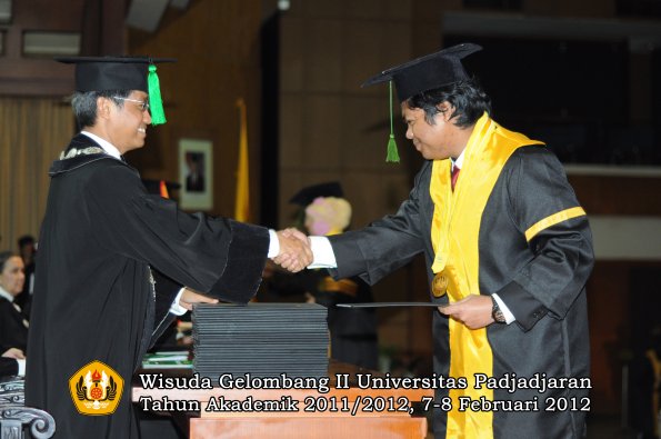 wisuda-fakultas-kedokteran-oleh-dekan-056-copy