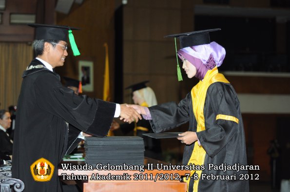 wisuda-fakultas-kedokteran-oleh-dekan-061-copy