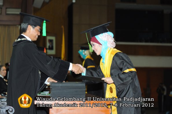 wisuda-fakultas-kedokteran-oleh-dekan-063-copy