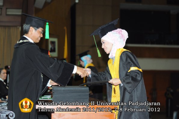 wisuda-fakultas-kedokteran-oleh-dekan-064-copy