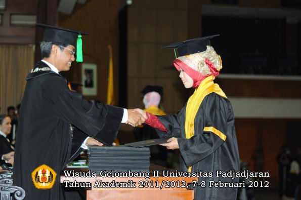 wisuda-fakultas-kedokteran-oleh-dekan-065-copy