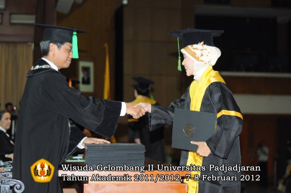 wisuda-fakultas-kedokteran-oleh-dekan-069-copy