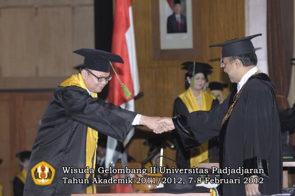 wisuda-fakultas-kedokteran-oleh-rektor-009-copy