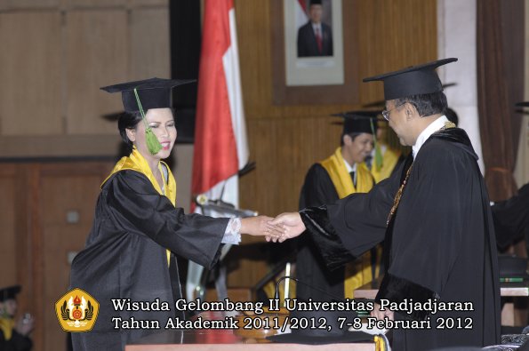 wisuda-fakultas-kedokteran-oleh-rektor-033-copy