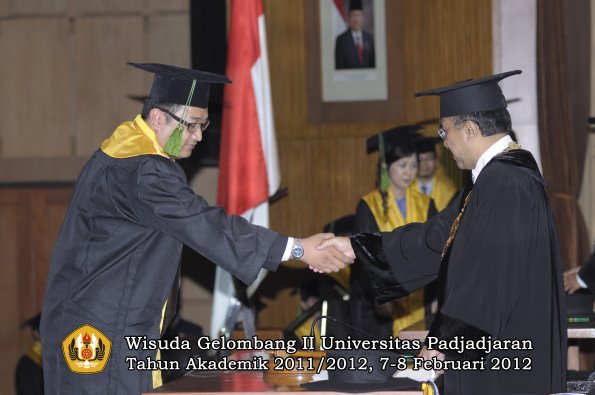 wisuda-fakultas-kedokteran-oleh-rektor-036-copy