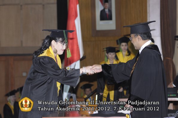 wisuda-fakultas-kedokteran-oleh-rektor-040-copy