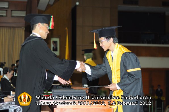 wisuda-fakultas-mipa-oleh-dekan-027-copy