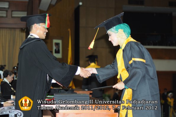 wisuda-fakultas-mipa-oleh-dekan-028-copy