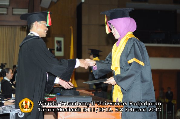 wisuda-fakultas-mipa-oleh-dekan-035-copy