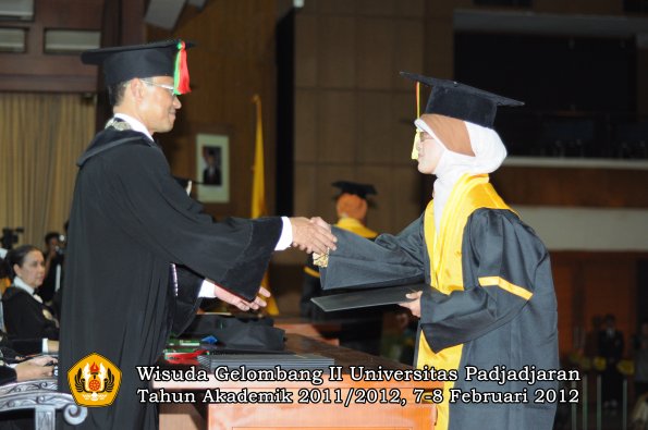 wisuda-fakultas-mipa-oleh-dekan-040-copy