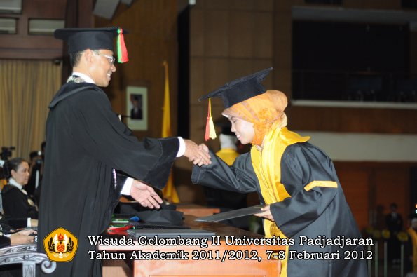 wisuda-fakultas-mipa-oleh-dekan-041-copy