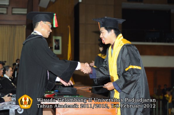 wisuda-fakultas-mipa-oleh-dekan-044-copy