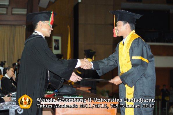 wisuda-fakultas-mipa-oleh-dekan-045-copy