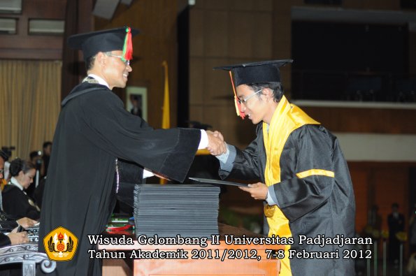 wisuda-fakultas-mipa-oleh-dekan-046-copy
