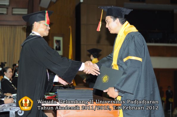 wisuda-fakultas-mipa-oleh-dekan-069-copy