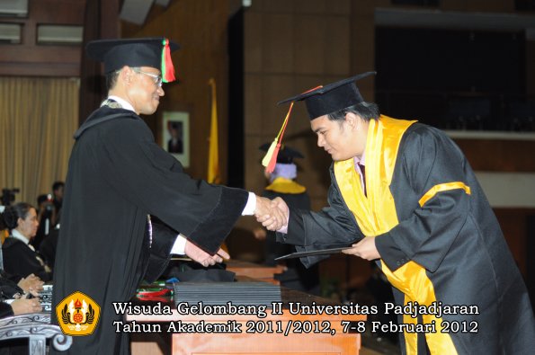 wisuda-fakultas-mipa-oleh-dekan-077-copy