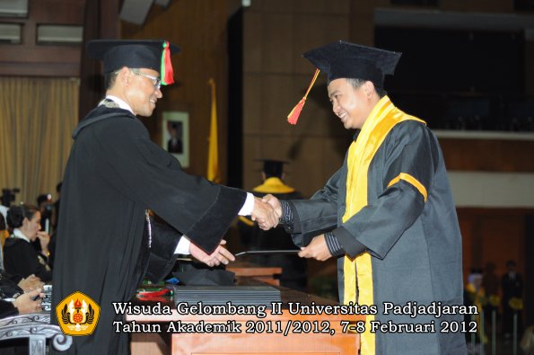 wisuda-fakultas-mipa-oleh-dekan-080-copy