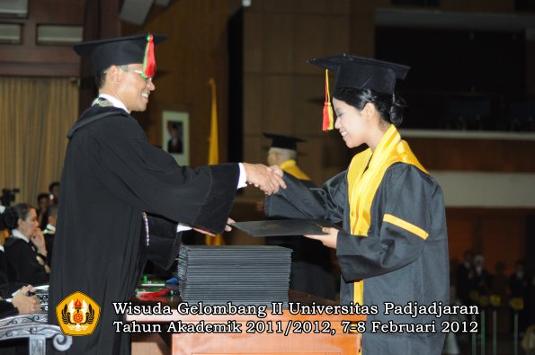 wisuda-fakultas-mipa-oleh-dekan-097-copy