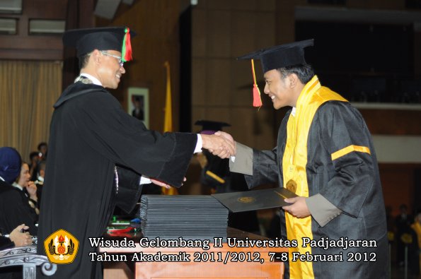 wisuda-fakultas-mipa-oleh-dekan-099-copy