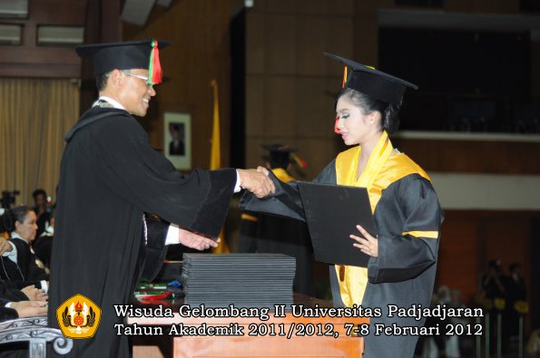 wisuda-fakultas-mipa-oleh-dekan-141-copy