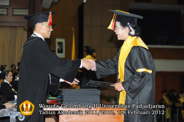 wisuda-fakultas-mipa-oleh-dekan-146-copy