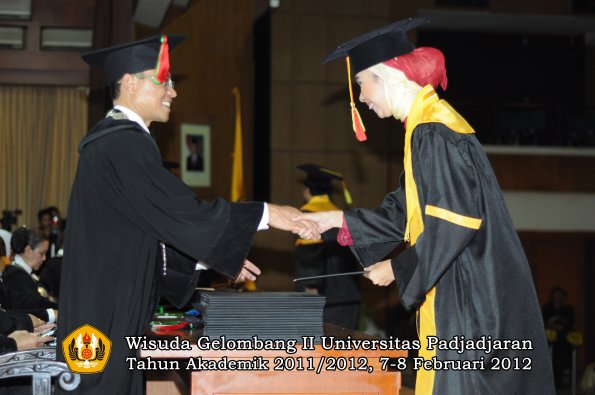 wisuda-fakultas-mipa-oleh-dekan-149-copy