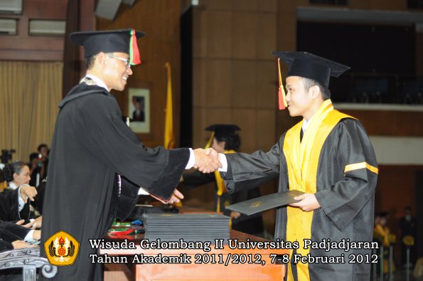 wisuda-fakultas-mipa-oleh-dekan-154-copy