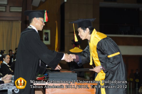 wisuda-fakultas-mipa-oleh-dekan-156-copy