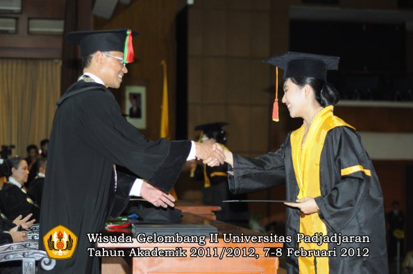 wisuda-fakultas-mipa-oleh-dekan-169-copy