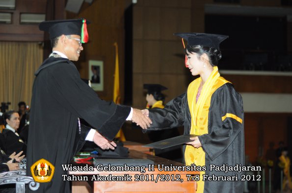 wisuda-fakultas-mipa-oleh-dekan-170-copy