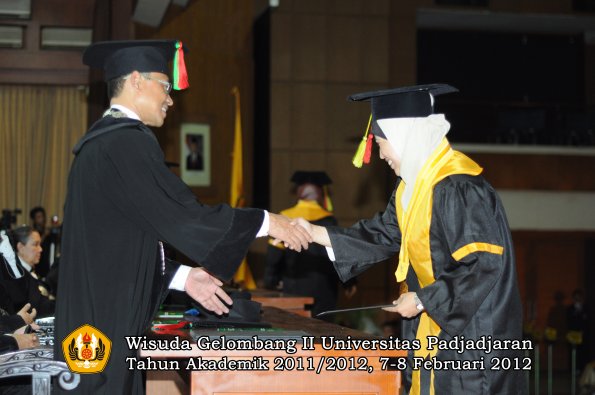 wisuda-fakultas-mipa-oleh-dekan-173-copy