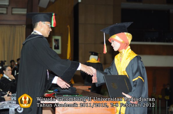 wisuda-fakultas-mipa-oleh-dekan-174-copy