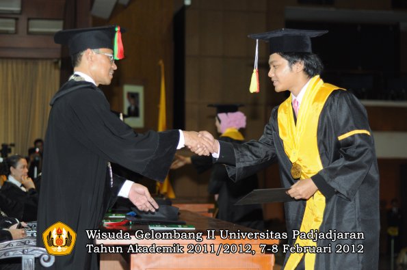 wisuda-fakultas-mipa-oleh-dekan-176-copy