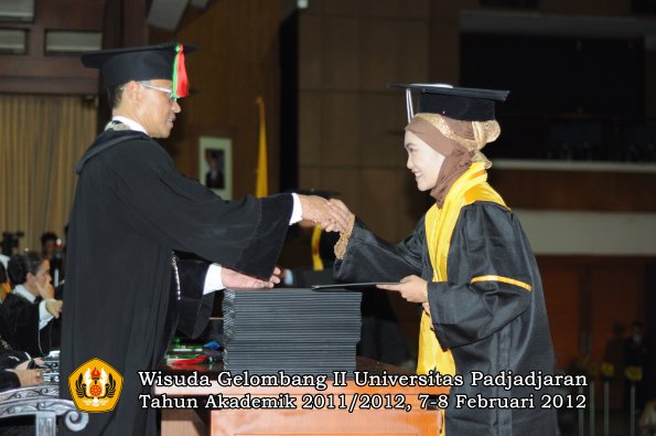 wisuda-fakultas-mipa-oleh-dekan-178-copy