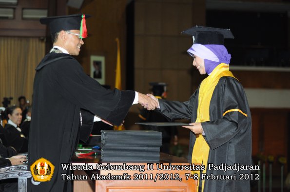 wisuda-fakultas-mipa-oleh-dekan-188-copy