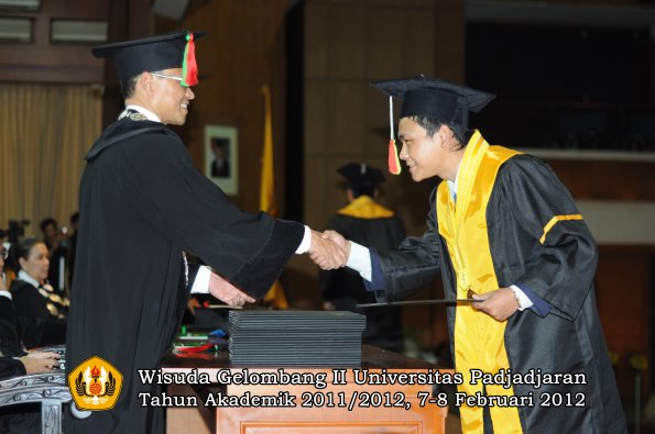 wisuda-fakultas-mipa-oleh-dekan-197-copy