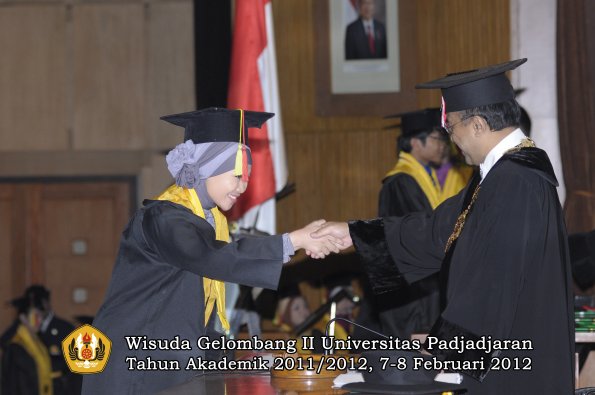 wisuda-fakultas-mipa-oleh-rektor-033-copy