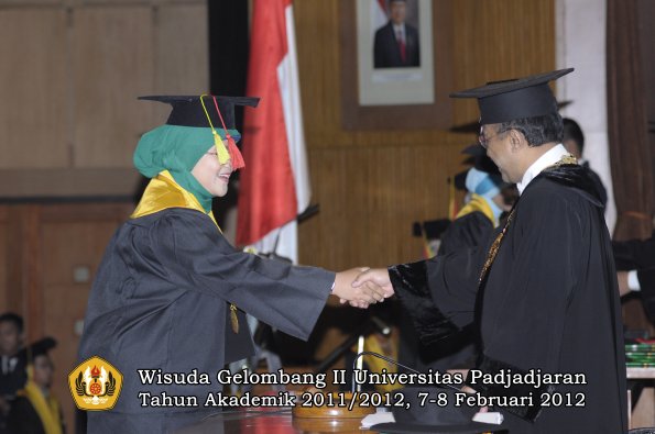 wisuda-fakultas-mipa-oleh-rektor-036-copy