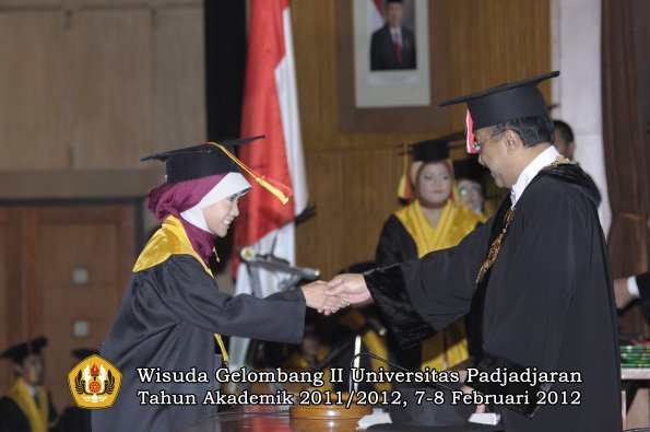 wisuda-fakultas-mipa-oleh-rektor-038-copy