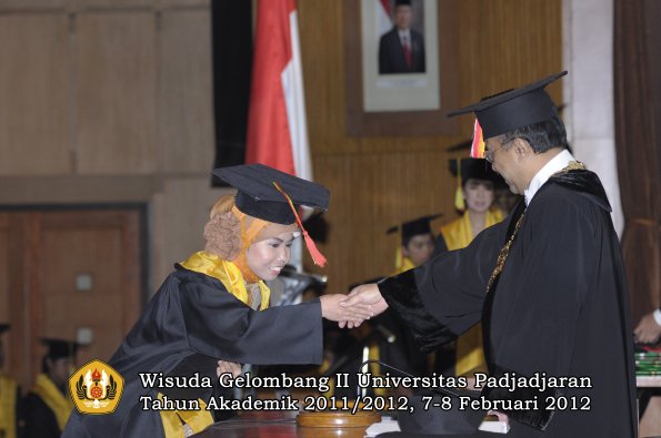 wisuda-fakultas-mipa-oleh-rektor-041-copy