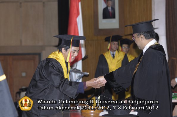 wisuda-fakultas-mipa-oleh-rektor-044-copy