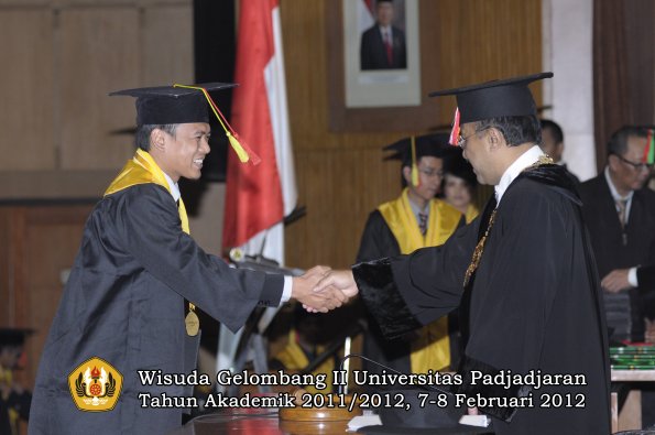 wisuda-fakultas-mipa-oleh-rektor-045-copy