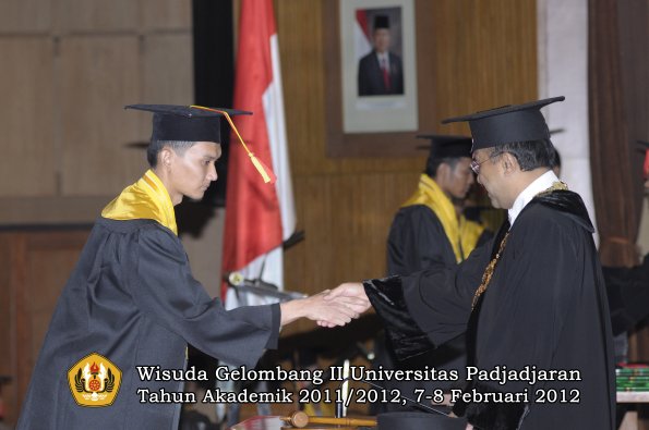 wisuda-fakultas-mipa-oleh-rektor-055-copy