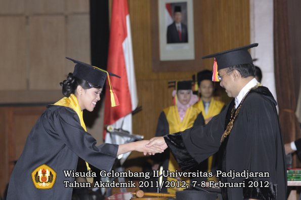 wisuda-fakultas-mipa-oleh-rektor-063-copy