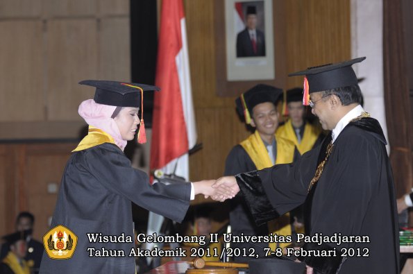 wisuda-fakultas-mipa-oleh-rektor-064-copy