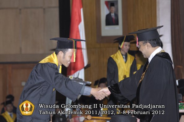 wisuda-fakultas-mipa-oleh-rektor-065-copy